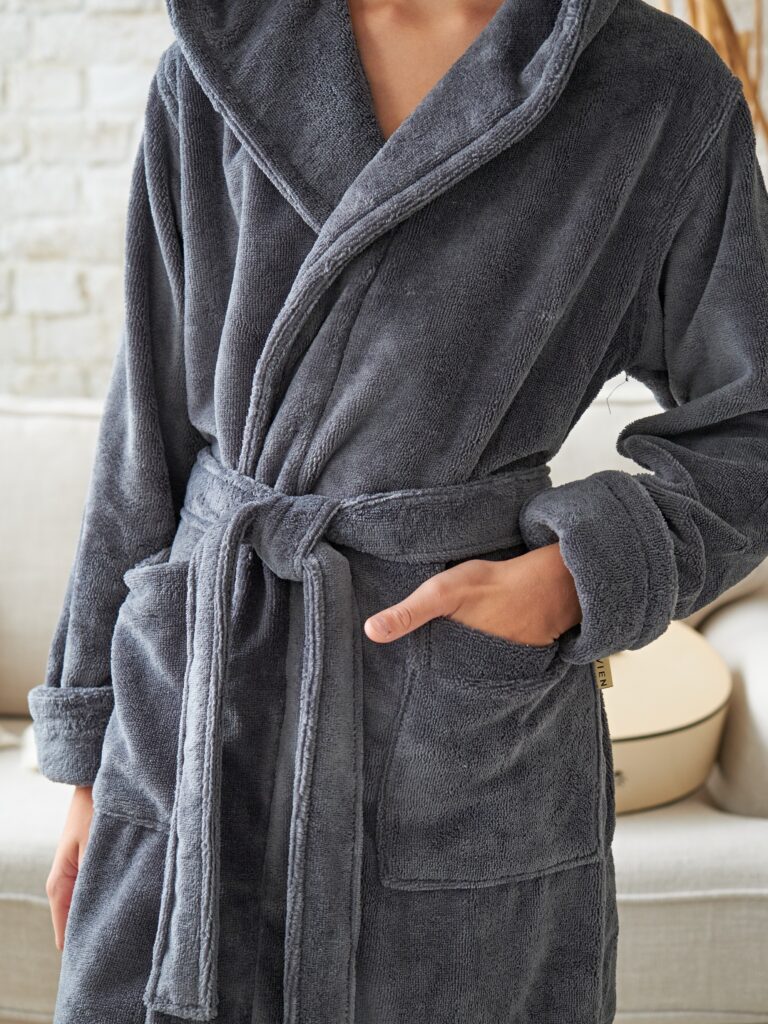 Подростковый халат с капюшоном Little gentleman категории «Премиум Турция» с именной вышивкой (Серый)